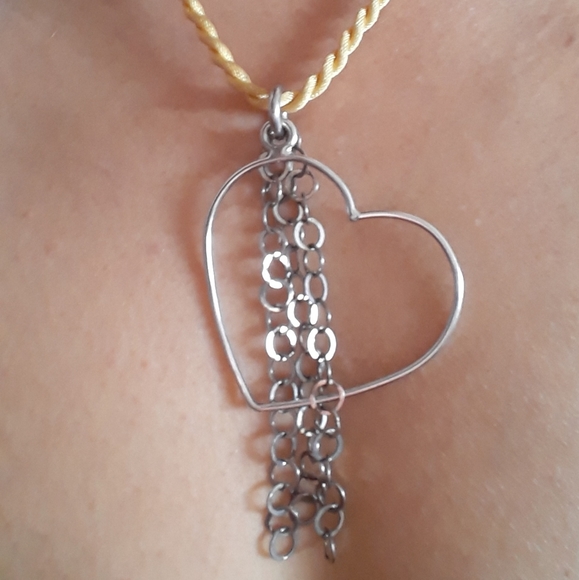 CHARMING SILVER HEART NECKLACE - Picture 3 of 8